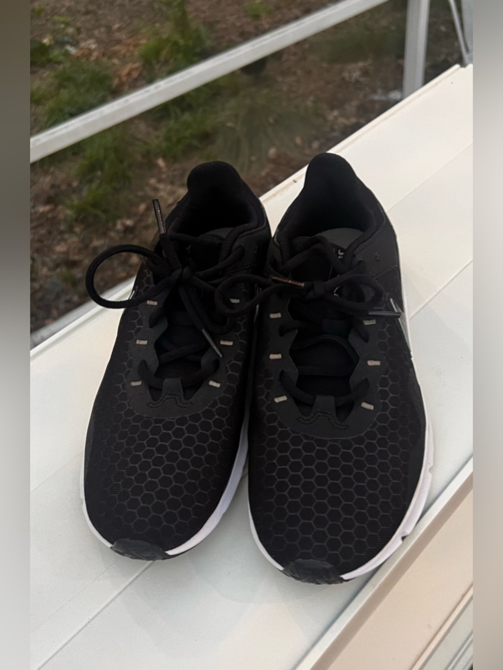 Nike Black NWOT Running Sneakers White Midsole Gold-Speckled Swoosh 8.5W Baddie - Picture 4 of 11